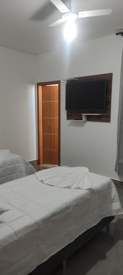Hotel Esmeralda Verde เตออฟิลู โอโตนี ภายนอก รูปภาพ