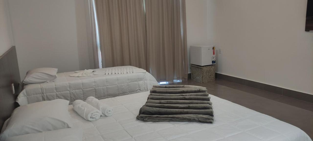 Hotel Esmeralda Verde เตออฟิลู โอโตนี ภายนอก รูปภาพ